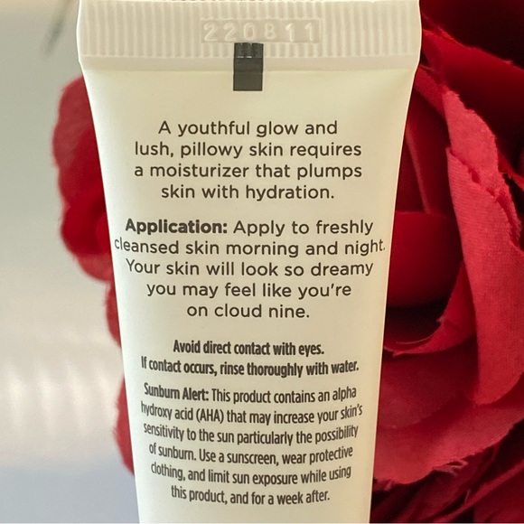 Deluxe Facial Moisturizer Set - Clinique, PÜR, Kiehl’s, KylieSkin & Pixi - Picture 7 of 8